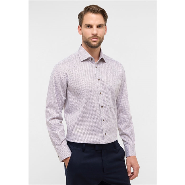 Pæn modern fit skjorte med blåt og brunt mønster fra Eterna