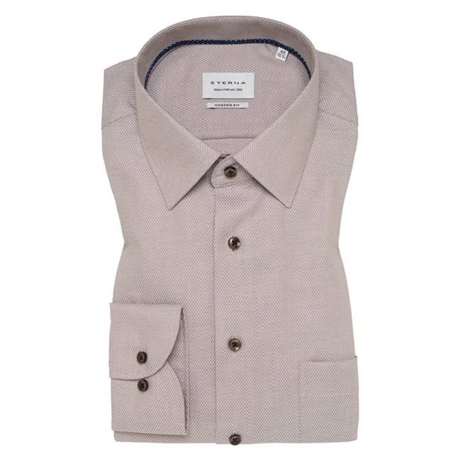 Pæn sandfarvet skjorte i modern fit fra Eterna
