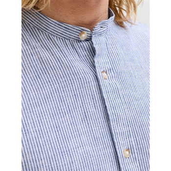 Moderne stribet skjorte i lyseblå fra Jack & Jones