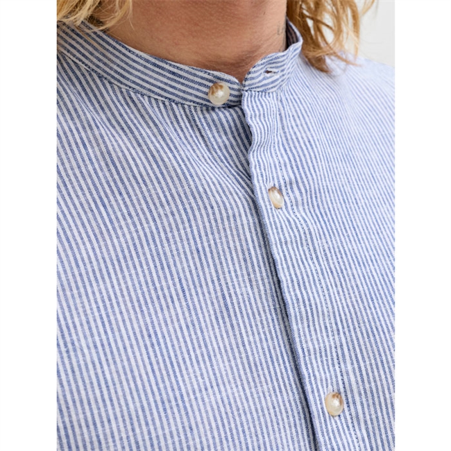 Moderne stribet skjorte i lyseblå fra Jack & Jones