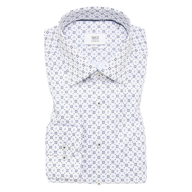 Pæn modern fit skjorte med blåt og hvidt mønster fra Eterna