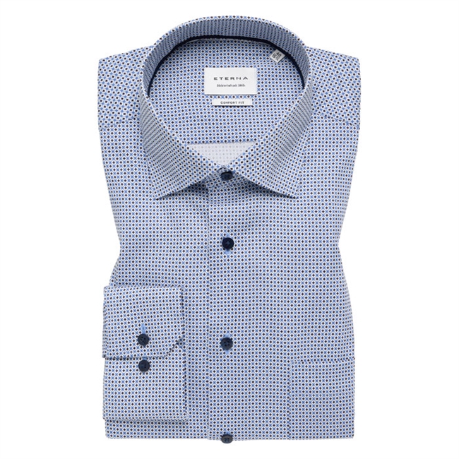Pæn comfort fit skjorte med blåt og hvidt mønster fra Eterna