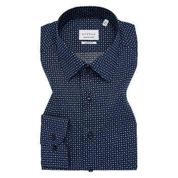 Pæn modern fit skjorte med navy mønster fra Eterna