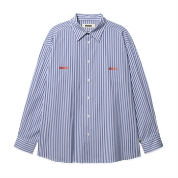 Moderne stribet skjorte i blå med broderet print på ryggen fra Woodbird