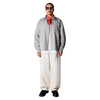 Moderne ternet skjorte i off white fra Woodbird