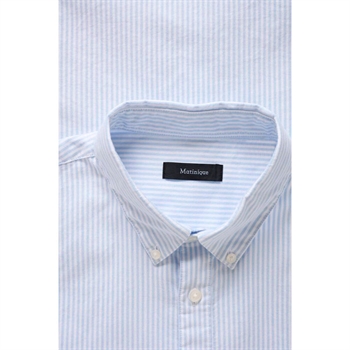 Moderne stribet skjorte i blå fra Matinique