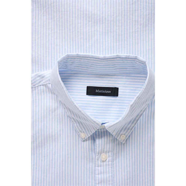 Moderne stribet skjorte i blå fra Matinique