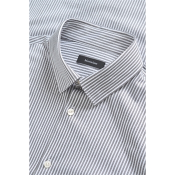 Pæn skjorte i hvid med sorte striber fra Matinique