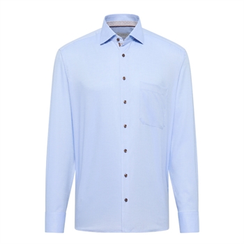 Pæn modern fit skjorte i lyseblå med struktur fra Eterna