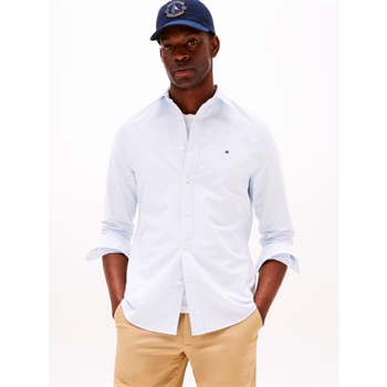 Moderne stribet oxford skjorte i blå/hvid fra Tommy Hilfiger