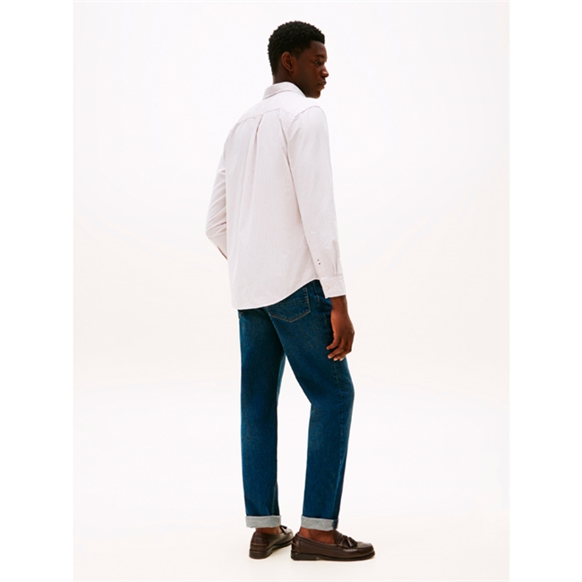 Moderne stribet oxford skjorte i hvid/beige fra Tommy Hilfiger