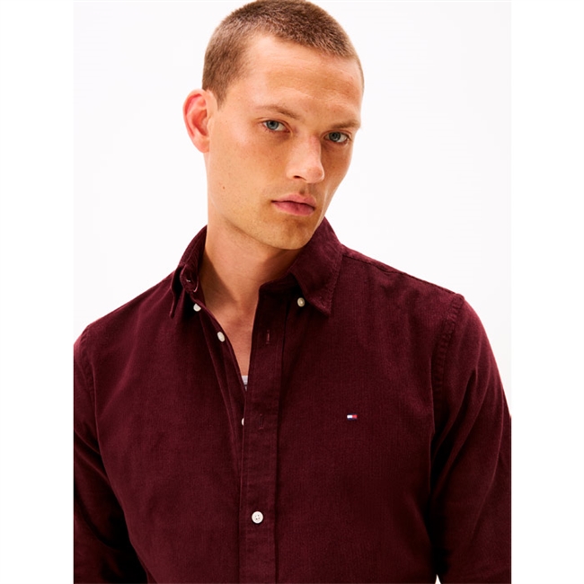 Moderne fløjls skjorte i bordeaux fra Tommy Hilfiger