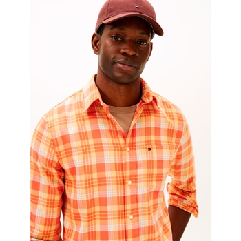 Moderne ternet skjorte i orange fra Tommy Hilfiger