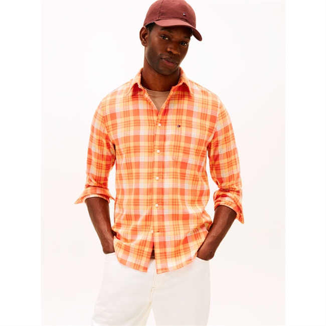 Moderne ternet skjorte i orange fra Tommy Hilfiger