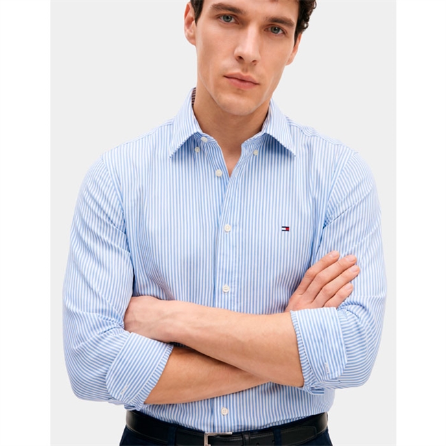Moderne stribet oxford skjorte i blå fra Tommy Hilfiger