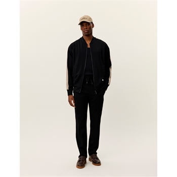 Smart full zip sweatshirt i sort med strikkede striber på armene fra Les Deux