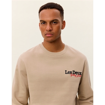 Pæn beige sweatshirt med logo på brystet fra Les Deux
