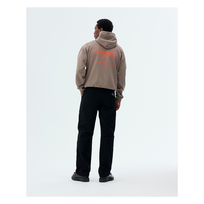 Smart oversized hoodie i brun fra Bareen med print på ryggen