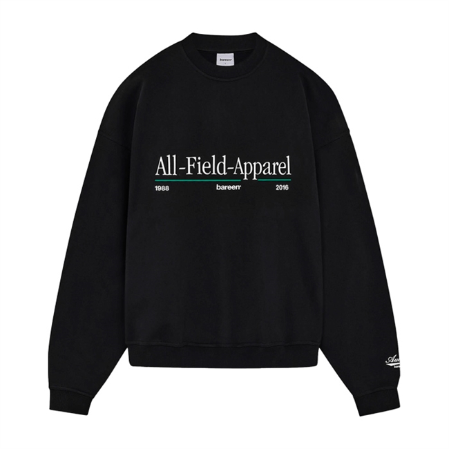 Stilren oversized sweatshirt i sort med print på brystet fra Bareen