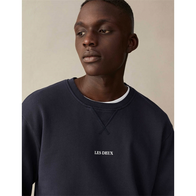 Blå Lens basis Sweatshirt fra Les Deux.