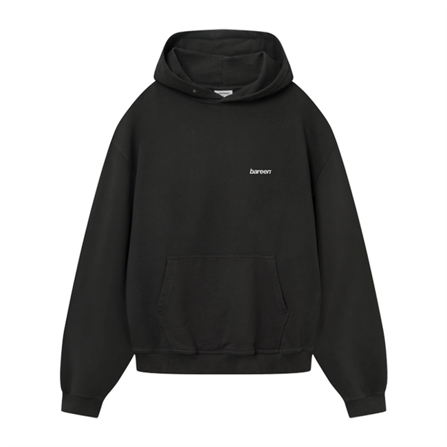 Smart oversized hoodie i sort fra Bareen med logo på ryggen