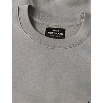 Garment dye sweatshirt i grå fra Mads Nørgaard