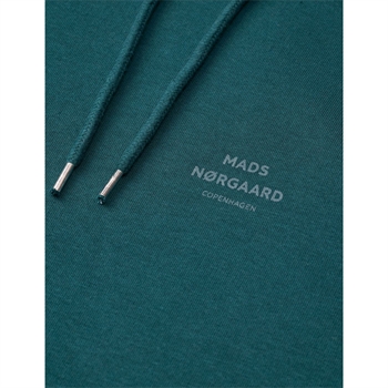 Pæn basic hoodie i grøn med logo fra Mads Nørgaard
