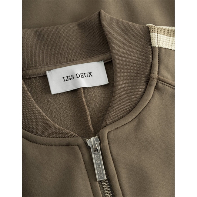 Smart sweatshirt i brun med lynlås fra Les Deux.