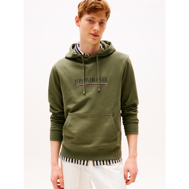 Lækker klassisk hoodie i grøn med logo fra Tommy Hilfiger