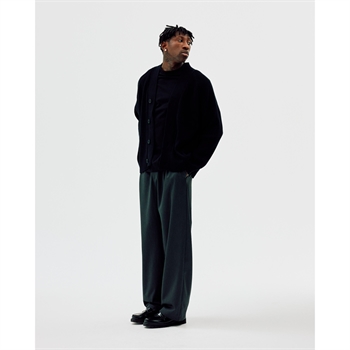 Stilren oversized cardigan strik med raglan ærmer i sort fra Bareen