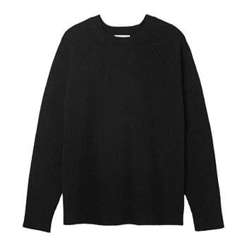 Stilren oversized strik med raglan ærmer i sort fra Bareen