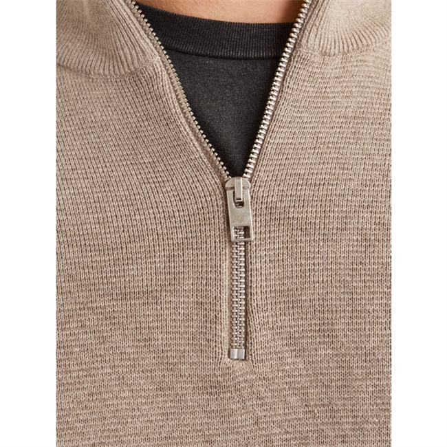 Moderne half-zip strik i sandfarve fra Jack & Jones