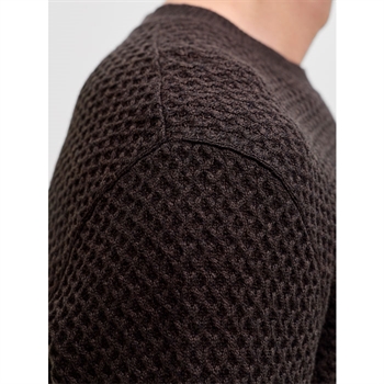 Pæn struktureret strik i brun fra Jack & Jones