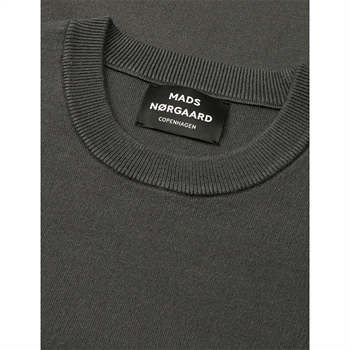 Pæn og enkel strik i grå fra Mads Nørgaard