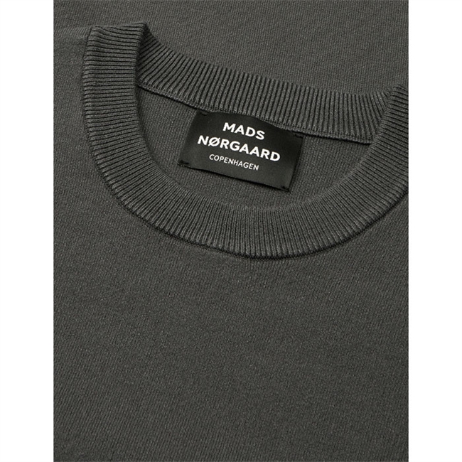 Pæn og enkel strik i grå fra Mads Nørgaard