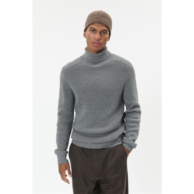 Pæn rullekrave strik i grå fra Matinique