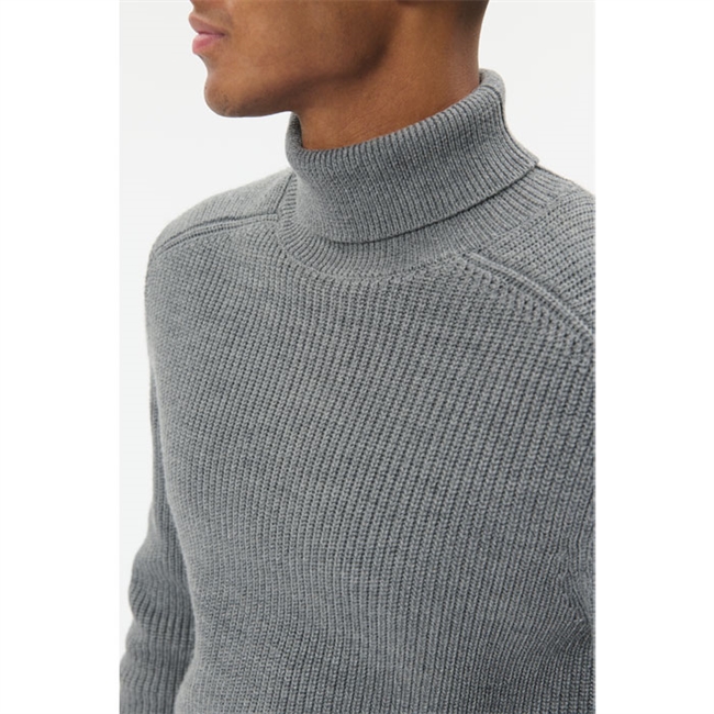 Pæn rullekrave strik i grå fra Matinique