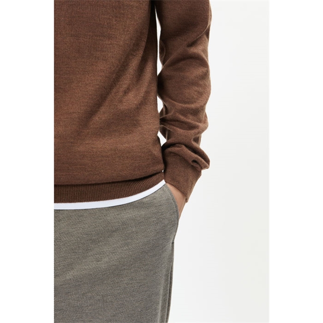 Pæn og enkel strik i brun fra Matinique