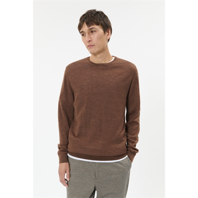 Pæn og enkel strik i brun fra Matinique