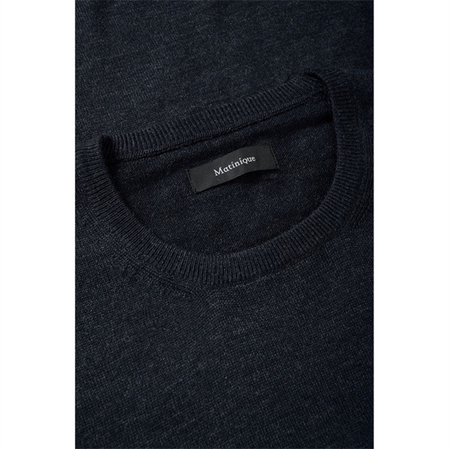 Pæn og enkel strik i navy fra Matinique