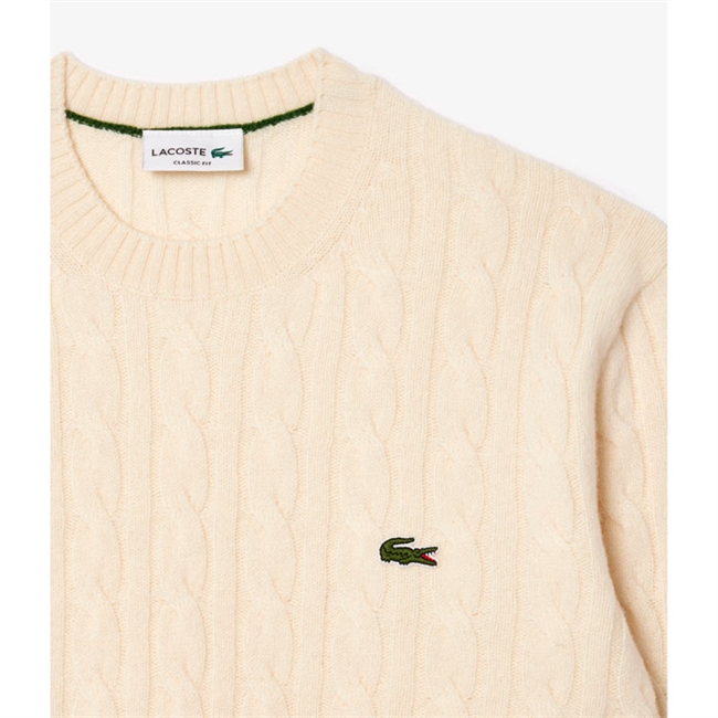 Pæn sand farvet strik med logo fra Lacoste