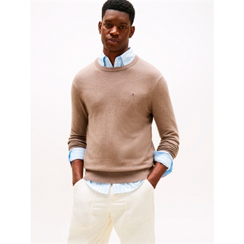 Lækker beige crew neck strik i materialet casmereuld og bomuld fra Tommy Hilfiger