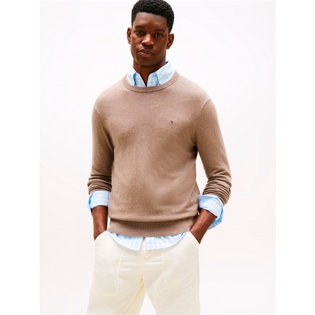 Lækker beige crew neck strik i materialet casmereuld og bomuld fra Tommy Hilfiger