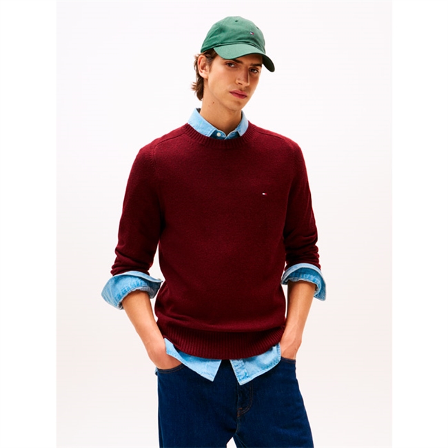 Lækker uld strik i farven vinrød fra Tommy Hilfiger