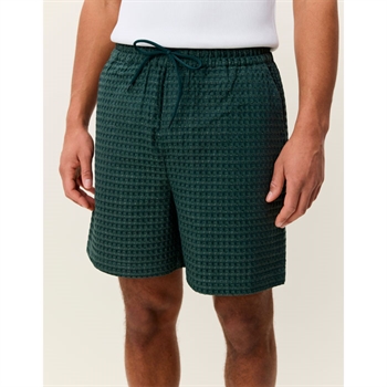 Moderne luftige shorts i grøn fra Les Deux