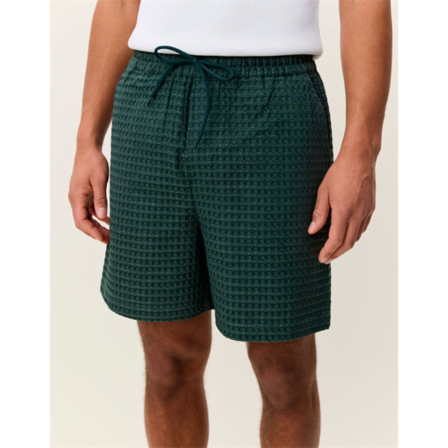 Moderne luftige shorts i grøn fra Les Deux