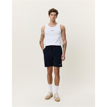 Moderne shorts i navy med logo fra Les Deux
