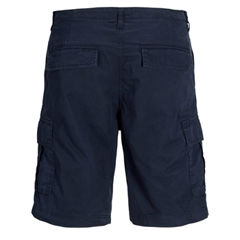 Mørkeblå cargo shorts med lårlommer fra Jack & Jones.