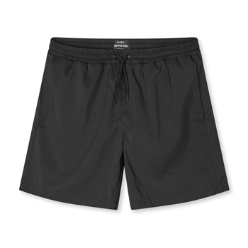 Moderne klassiske badeshorts i sort fra Mads Nørgaard