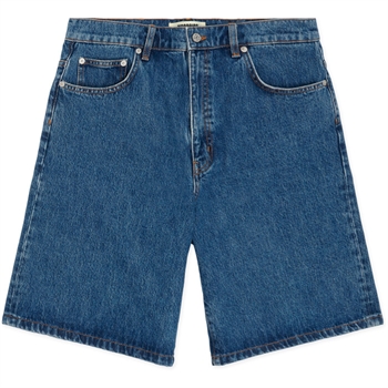Den helt rigtige blå denim shorts i loose fit fra Woodbird